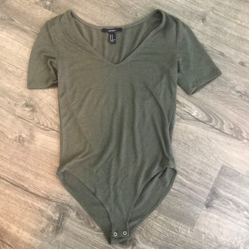 Short sleeve bodysuit